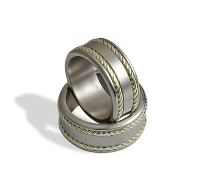 Ръчно изработени халки от титан и злато (14k)
