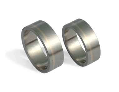 Ръчно изработени халки от титан и злато (14k)